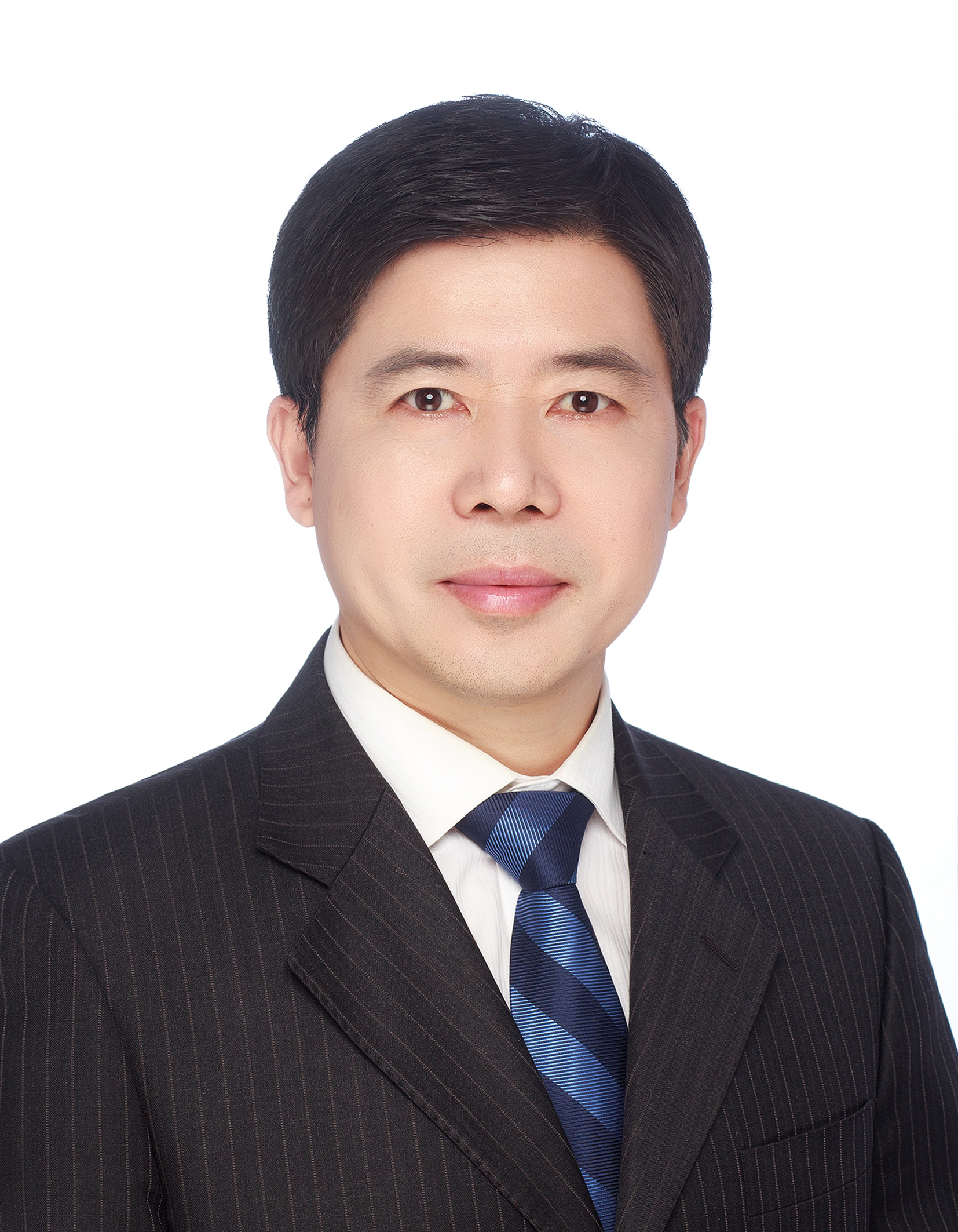 沈勇个人照（白底）.jpg